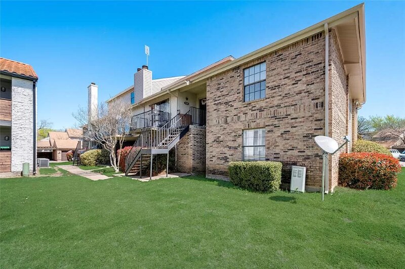 228 Shady Ln Dr in Fort Worth, TX - Building Photo