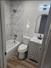 347 Ware Blvd in San Antonio, TX - Foto de edificio - Building Photo