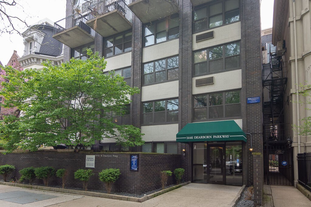 1449 N Dearborn in Chicago, IL - Building Photo