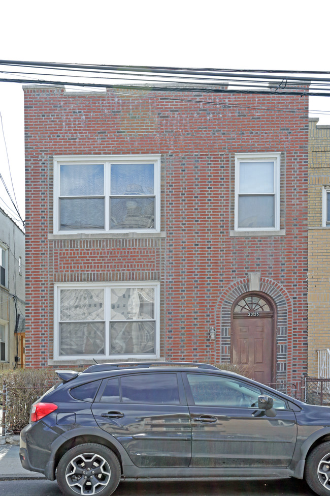 23-25 33rd St in Long Island City, NY - Building Photo - Building Photo