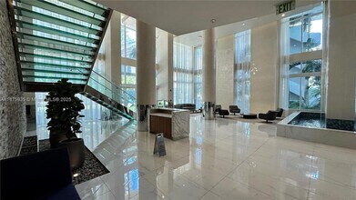 41 SE 5th St, Unit 1915 in Miami, FL - Building Photo - Building Photo