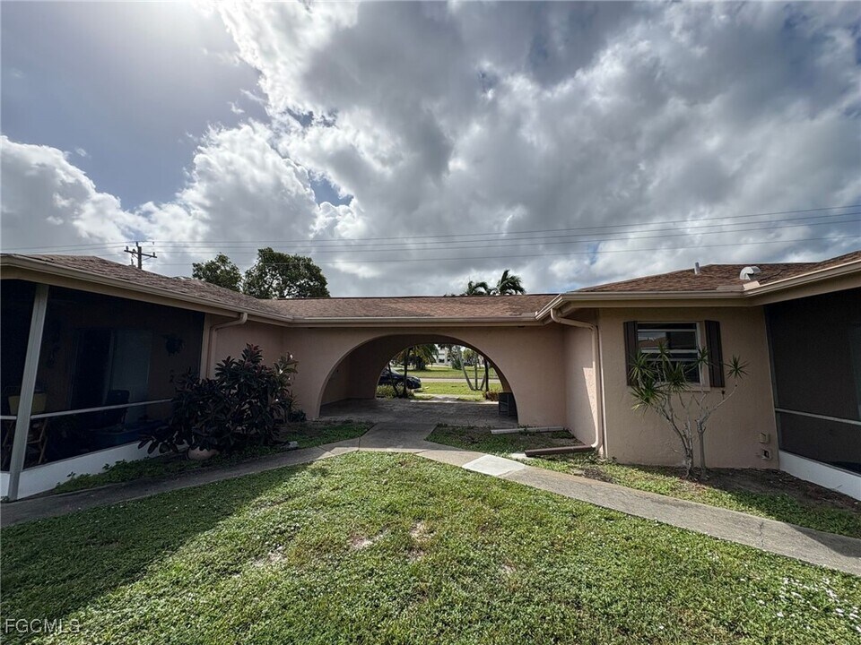 1215 SE 46th Ln in Cape Coral, FL - Building Photo