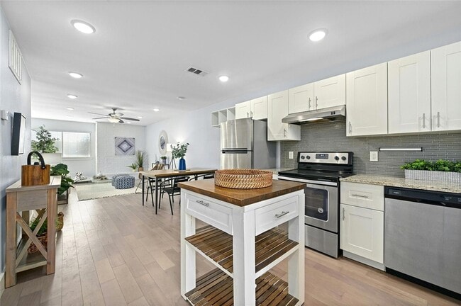 909 Reinli St, Unit 228 in Austin, TX - Foto de edificio - Building Photo