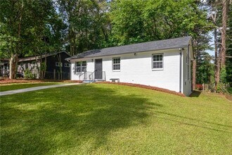 2889 Macon Dr SE in Atlanta, GA - Building Photo - Building Photo