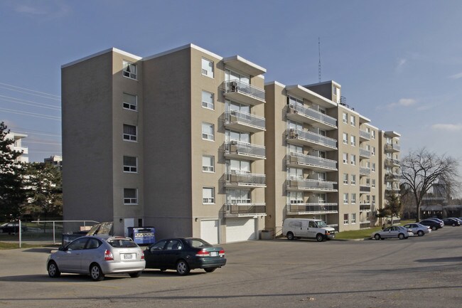 Westminster Court in Mississauga, ON - Building Photo - Primary Photo