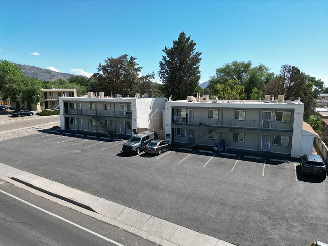 11912 Indian School Rd NE in Albuquerque, NM - Building Photo - Building Photo