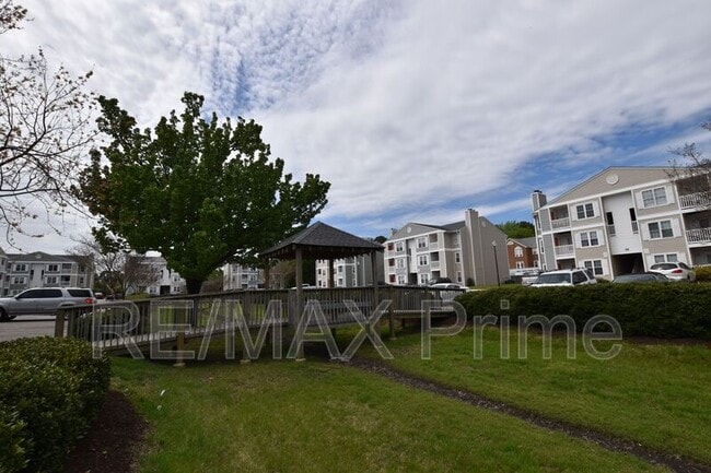 property at 1867 Chantilly Ct