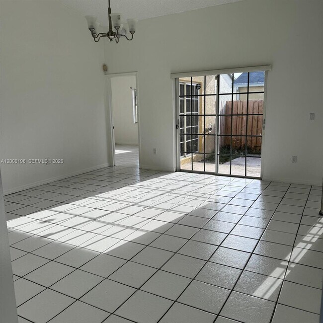 21215 NE 9th Ct in Miami Gardens, FL - Building Photo - Building Photo