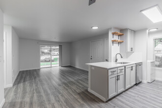 Carriage House Apartments in Tigard, OR - Foto de edificio - Interior Photo