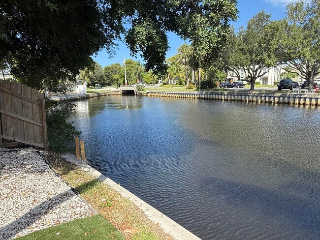 632 NE 20th St in Wilton Manors, FL - Building Photo - Building Photo