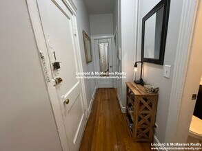 164 Gardner St, Unit 4 in Boston, MA - Building Photo - Building Photo