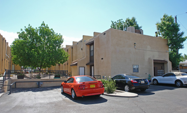 11512 Candelaria Rd in Albuquerque, NM - Building Photo - Building Photo