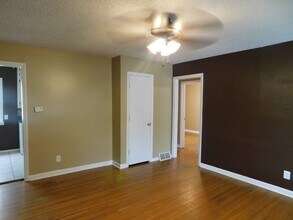 702 S Edwards St in Wichita, KS - Building Photo - Building Photo