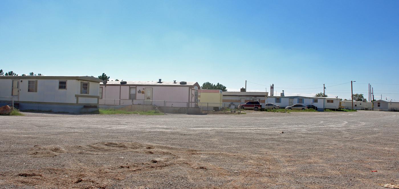 G & G Trailer Park in Socorro, TX - Foto de edificio