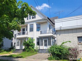 687 Dixwell Ave in New Haven, CT - Building Photo