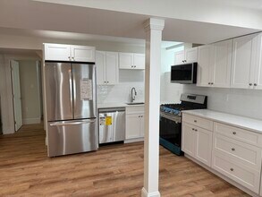 12 Manchester Rd in Brookline, MA - Building Photo - Building Photo