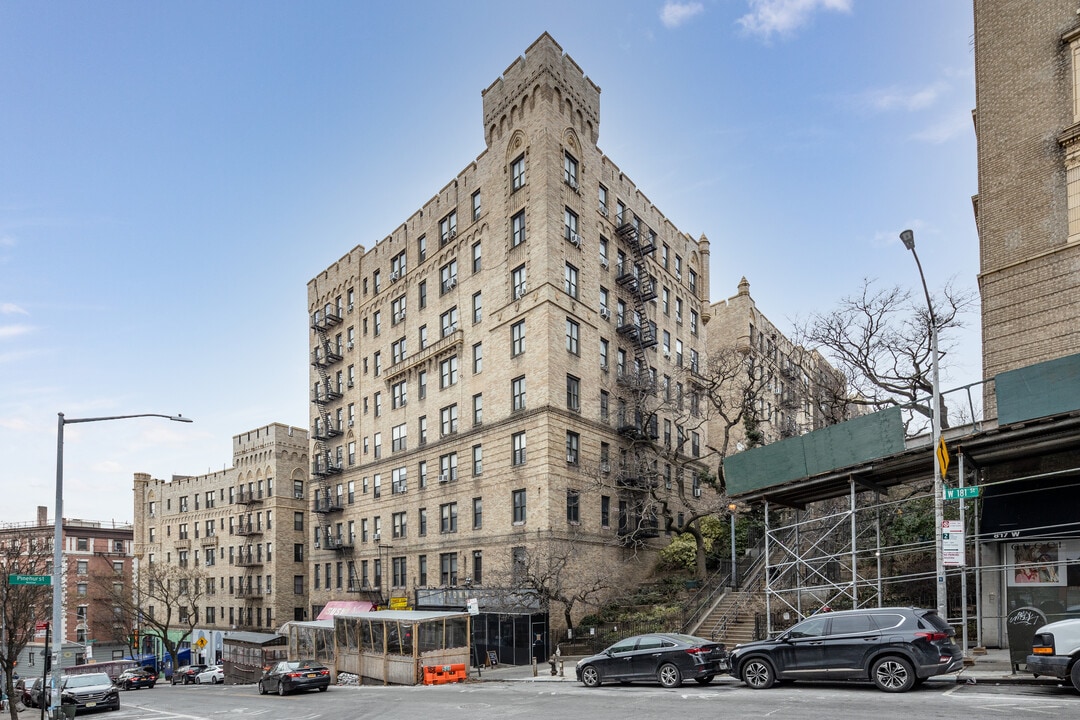 821-827 W 181st St in New York, NY - Building Photo