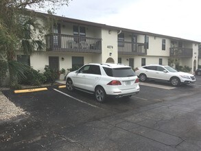 Oasis Apartments in Ft. Myers, FL - Building Photo - Building Photo