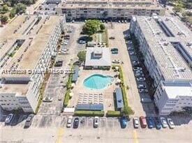 329 SE 3rd St, Unit 502S in Hallandale Beach, FL - Building Photo
