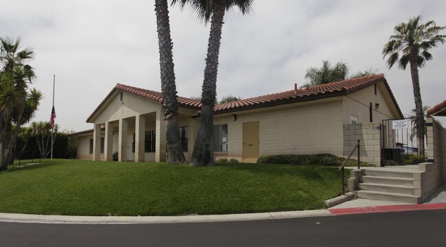 El Rancho Verde in Rialto, CA - Foto de edificio - Building Photo
