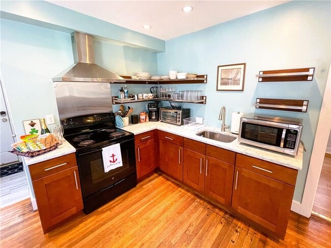 6 Pope St in Newport, RI - Building Photo - Building Photo