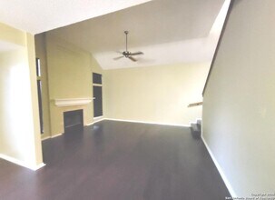 5955 Heather View in San Antonio, TX - Foto de edificio - Building Photo