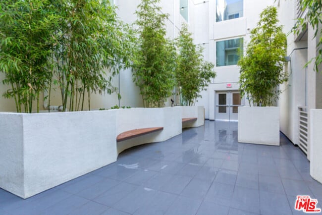 436 S Virgil Ave in Los Angeles, CA - Building Photo - Building Photo