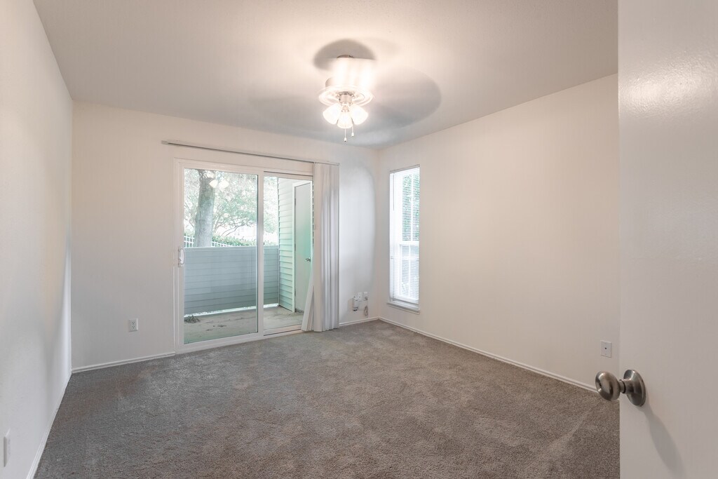 Legends At The Beach Apartments in Virginia Beach, VA