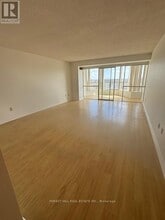 7300-7300 Yonge St in Vaughan, ON - Building Photo - Building Photo