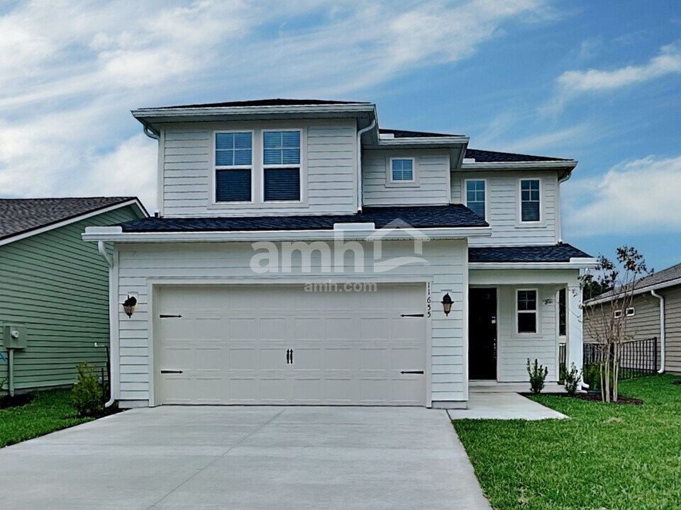 11655 Hillside Dr in Jacksonville, FL - Foto de edificio