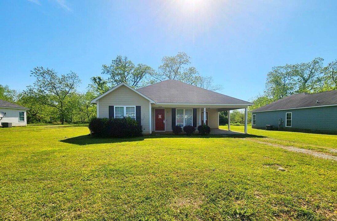 1264 Askew Dr in Dawson, GA - Building Photo