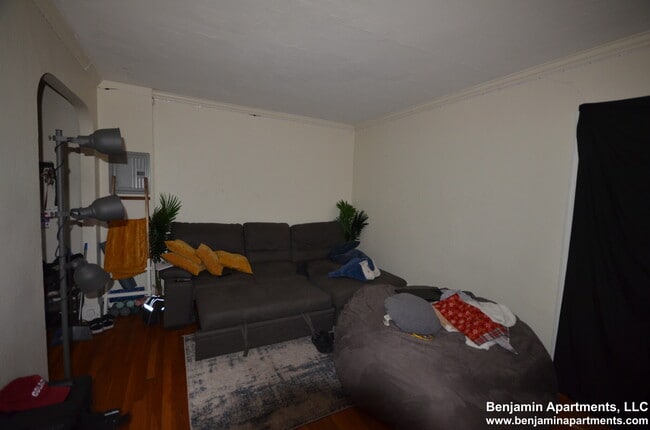 2025 Commonwealth Ave, Unit 36 in Boston, MA - Building Photo - Building Photo