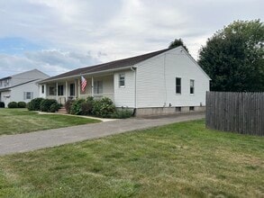 3 Sunflower Ln, Unit B in Westfield, MA - Building Photo - Building Photo