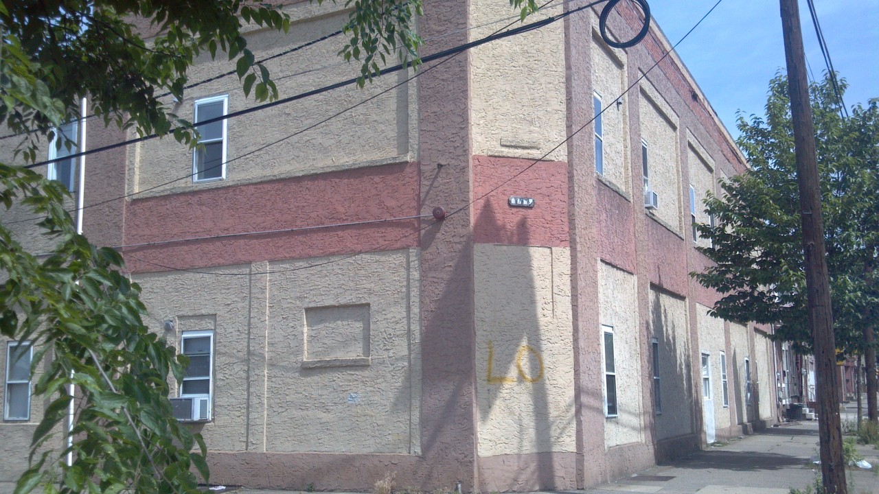 Winslow Court in Camden, NJ - Foto de edificio