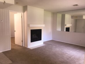 10369 Azuaga St in San Diego, CA - Building Photo - Building Photo