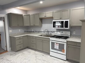 68 2nd Ave in Cranston, RI - Building Photo