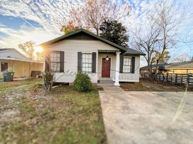 property at 2906 Warren Ave