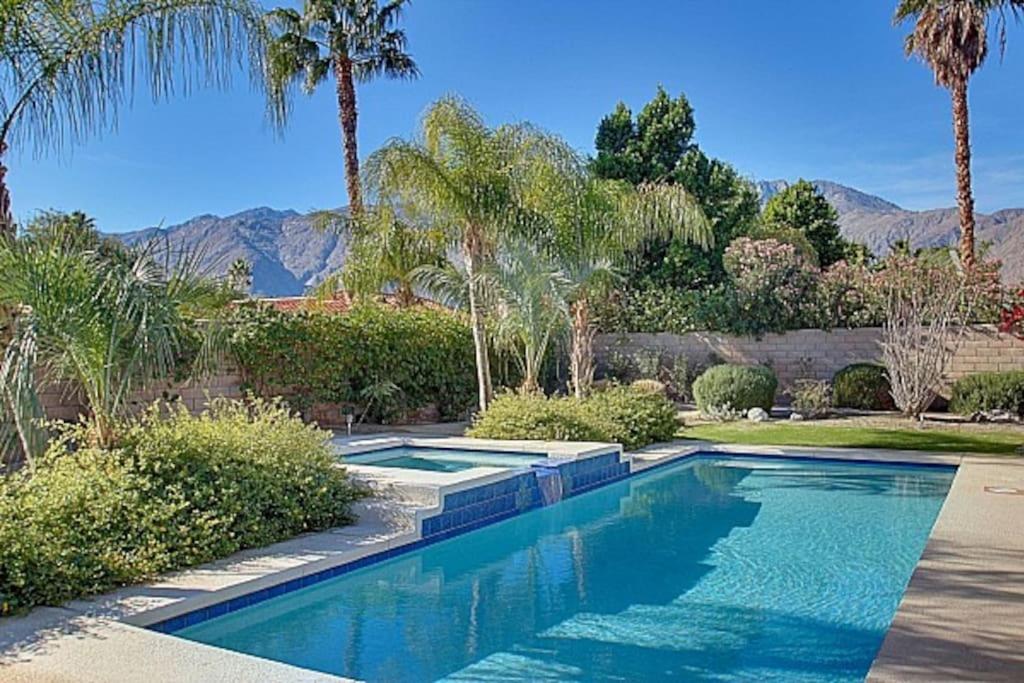 1469 E Francis Dr in Palm Springs, CA - Building Photo