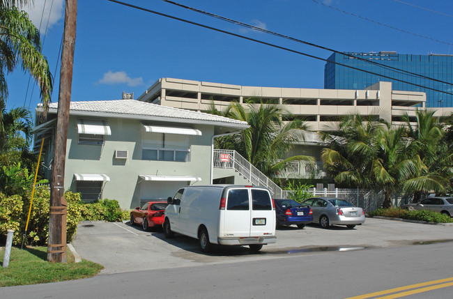 Executive House Apartments in Fort Lauderdale, FL - Building Photo - Building Photo