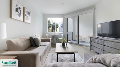 9235 W Russell Rd in Las Vegas, NV - Building Photo - Building Photo