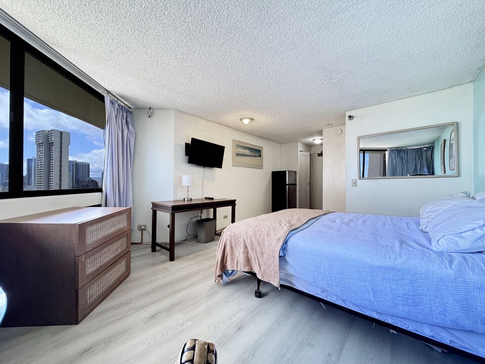 1700 Ala Moana Blvd in Honolulu, HI - Building Photo