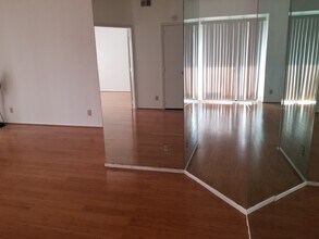 2207 S Braeswood Blvd in Houston, TX - Foto de edificio - Building Photo