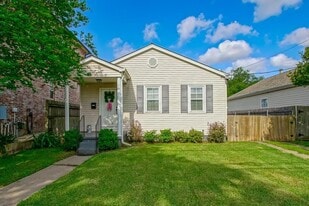 704 Metairie Lawn Dr in Metairie, LA - Building Photo