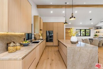 5305 Allott Ave in Los Angeles, CA - Building Photo - Building Photo