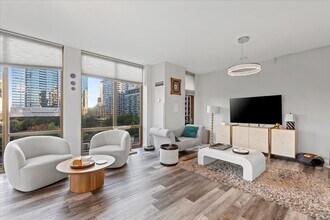 1335 S Prairie Ave, Unit 706 in Chicago, IL - Foto de edificio - Building Photo