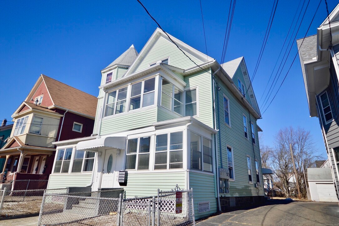 161 Deacon St in Bridgeport, CT - Building Photo