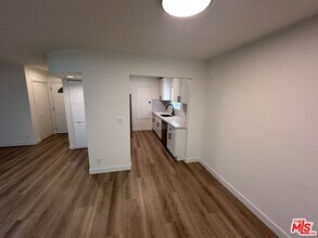 314 S Clark Dr in Los Angeles, CA - Building Photo - Building Photo