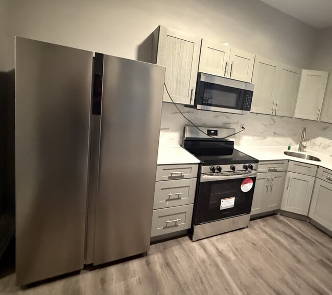 642 E Indiana Ave in Philadelphia, PA - Foto de edificio - Building Photo