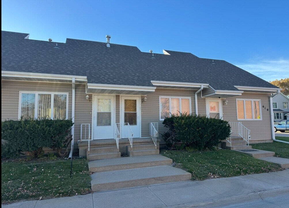 610 Curtis St in Grand Island, NE - Building Photo