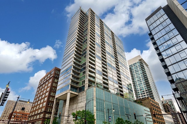 property at 611 S Wells St